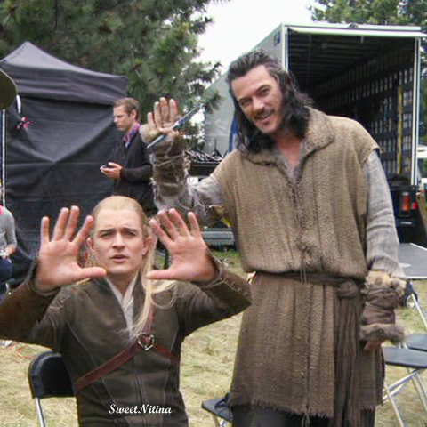 SweetNitina's tweet photo. A funny time on set #TheHobbit #BOTFAee #BTS
#Bard and #Legolas
#LukeEvans #OrlandoBloom #Friendship https://t.co/BO6zB2Jxea