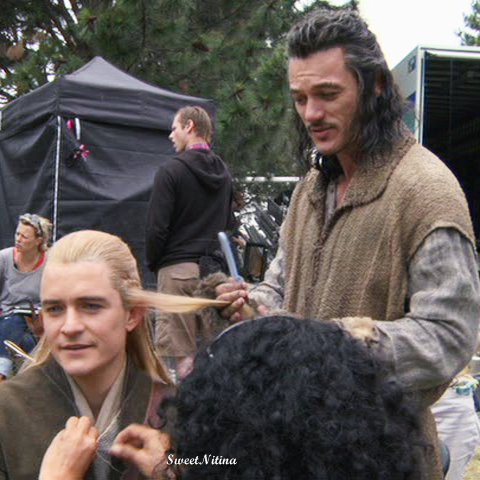 SweetNitina's tweet photo. A funny time on set #TheHobbit #BOTFAee #BTS
#Bard and #Legolas
#LukeEvans #OrlandoBloom #Friendship https://t.co/hdwZ5eGiMa