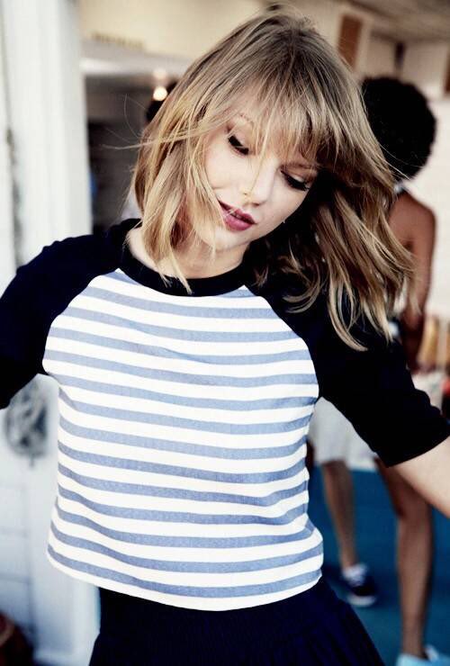 GossipRoomOff's tweet photo. 1 #RT = 1 bon anniversaire à la chanteuse @taylorswift13 qui fête ses 26 ans aujourd'hui 🎉🎂🎤💫 #HappyBirthdayTaylor https://t.co/Z2vDjVQnbL