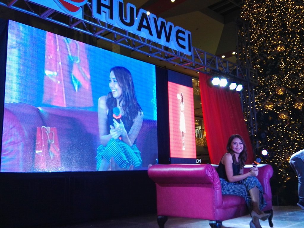 huaweimobileph's tweet photo. @bernardokath's favorite back cover design is the one with the Eiffel Tower! What's yours? #KBHuaweiRoyalAffair https://t.co/bYvdbAVsz9