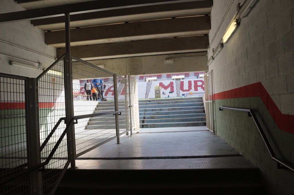 FCCartagena_efs's tweet photo. Menos de una hora! Por aquí van a salir nuestros jugadores al campo en unos minutos al calentamiento #YoRepitoDerbi https://t.co/MWYfIITFwh