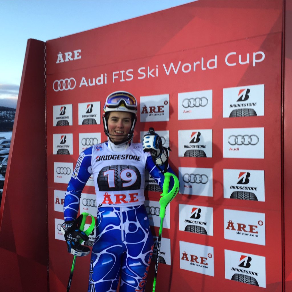 Impressive run from #petravlhova in #worldcupare 1st SL run to take the lead! Loseth +0.28 &amp; Kirchgasser +0.57