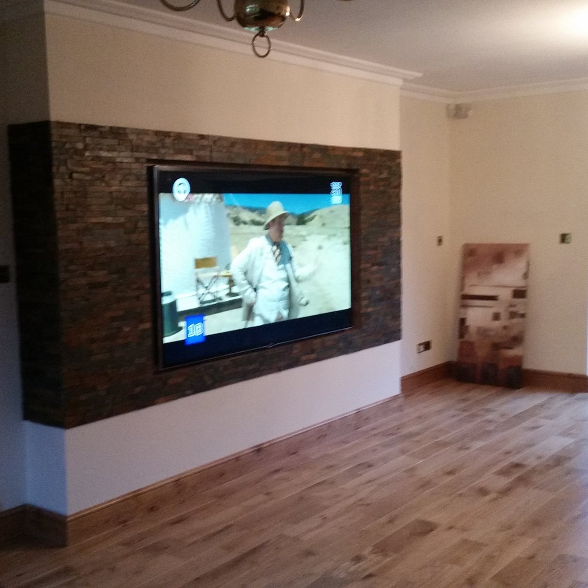 85 inches of pure viewing pleasure lol have Lil git mind
