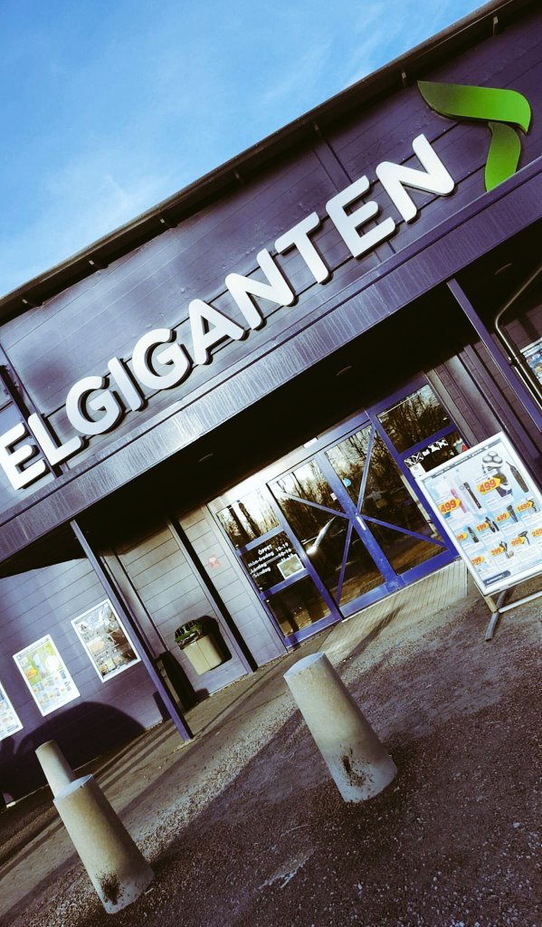Jennquist's tweet photo. Now work! #elgiganten #Nyköping #kaffe https://t.co/B0AElYjYuD