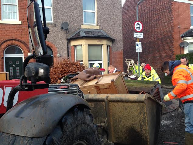 Young farmers clear flood damage in Carlisle: itv.com/news/border/up…