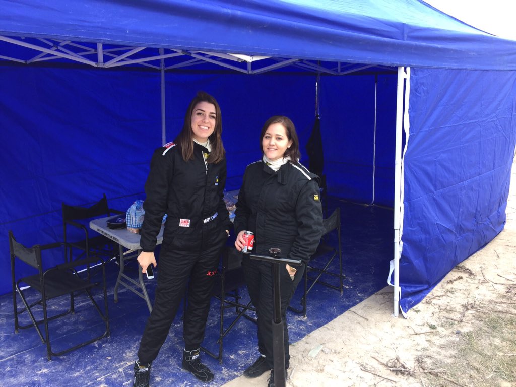 racingcor's tweet photo. Llegan las chicas a la asistencia de @racingcor  en el #rallysprintmontilla @Cabello3Ce @judithgranado13 https://t.co/5stPj9W3gh