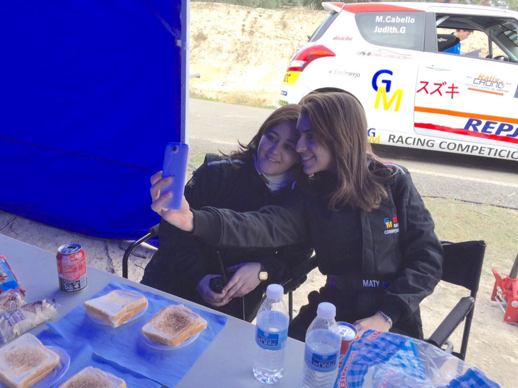 racingcor's tweet photo. Llegan las chicas a la asistencia de @racingcor  en el #rallysprintmontilla @Cabello3Ce @judithgranado13 https://t.co/5stPj9W3gh
