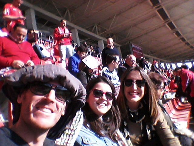 JFuentesAndreu's tweet photo. Los domingos al sol y yo con estos pelos!! #VamosRuso  @annattola @SgNereida @TomasRuso5 https://t.co/g4vPBaMyZz
