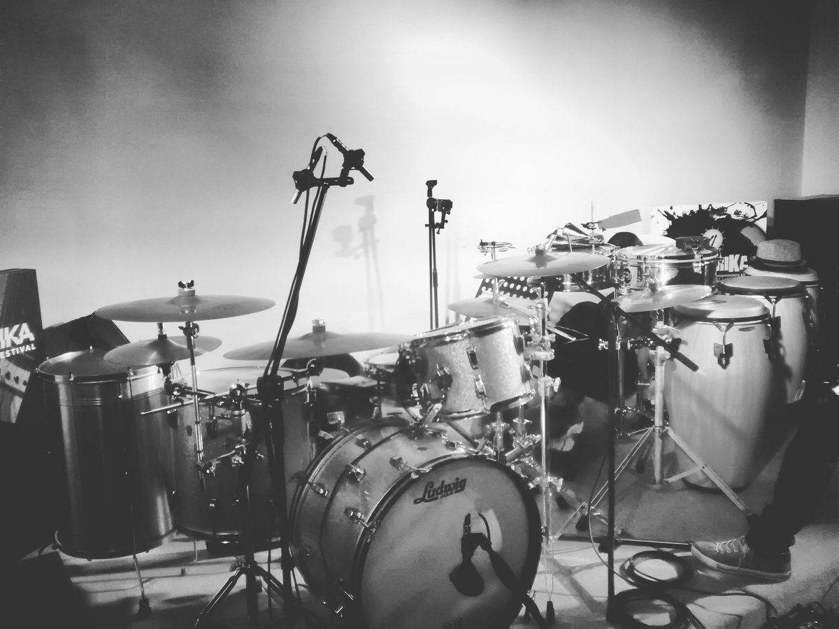 Batterika2015's tweet photo. Batteria e Percussioni pronti, Amedeo Ariano vi aspetta al 2° Piano! https://t.co/DhcCEeuiST