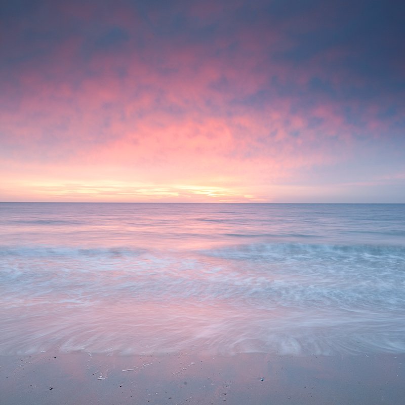 #bridlington north beach from yesterday, when a nice bit of soft colour appeared in the sky, just before sunrise.