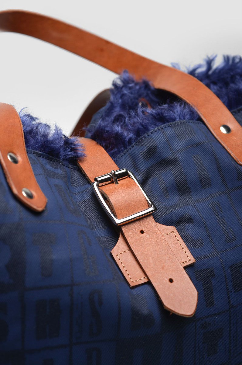 wrongweather's tweet photo. #sales Pick #kitneale 40%OFF Buckle Navy #bag https://t.co/80Jl6t2iFY
#fashion https://t.co/x8ivlb6gg3