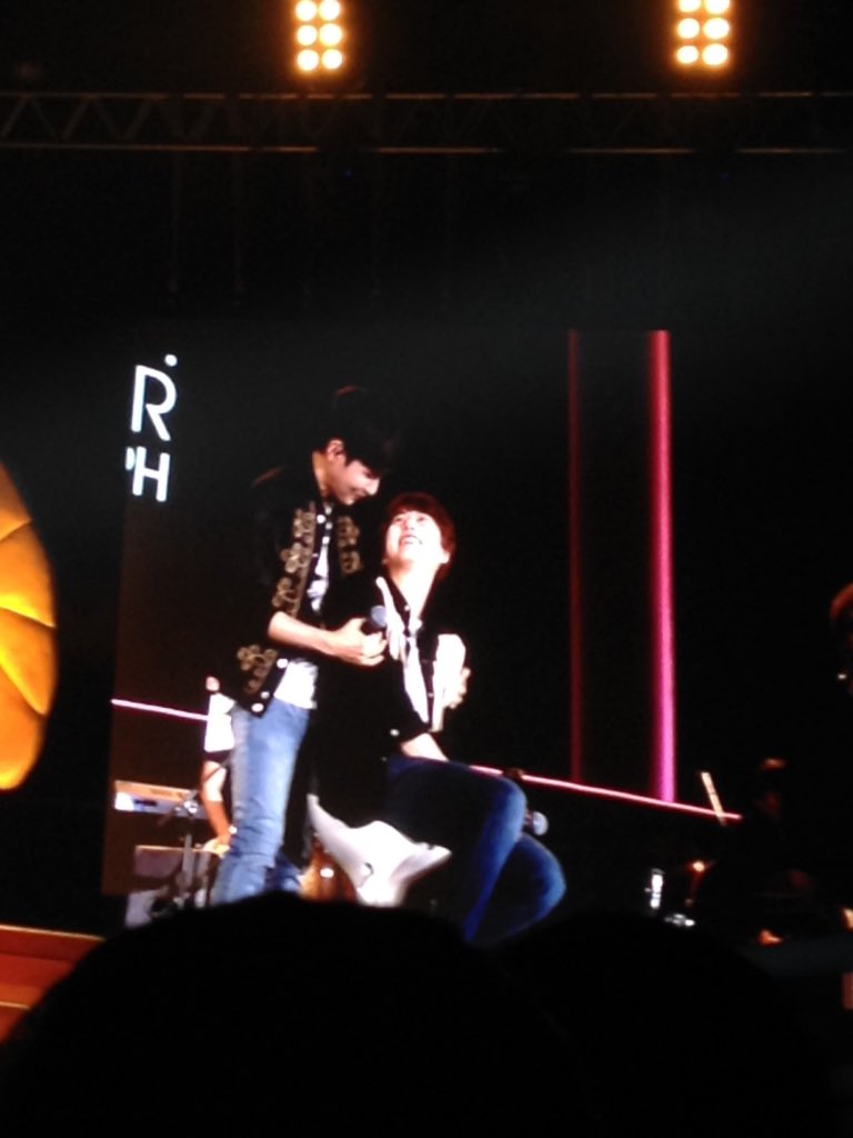 Minrin_lee's tweet photo. KyuWook😍😍😍 #KRYinBKKDay2 https://t.co/VbovKvM3QV