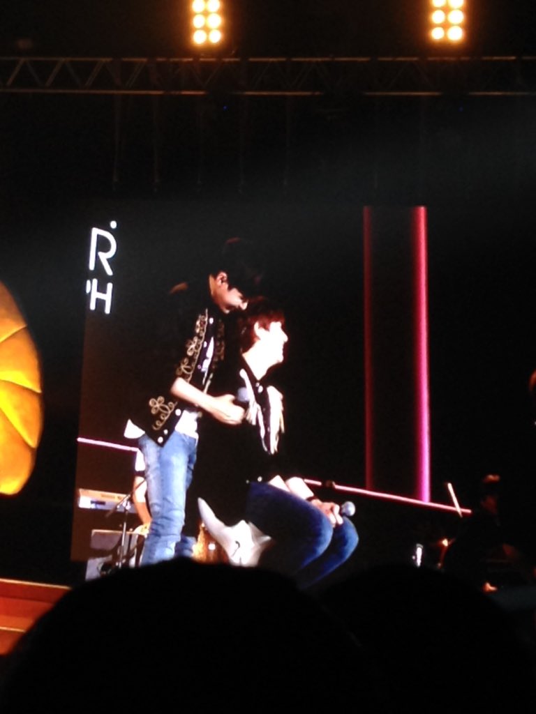 Minrin_lee's tweet photo. KyuWook😍😍😍 #KRYinBKKDay2 https://t.co/VbovKvM3QV