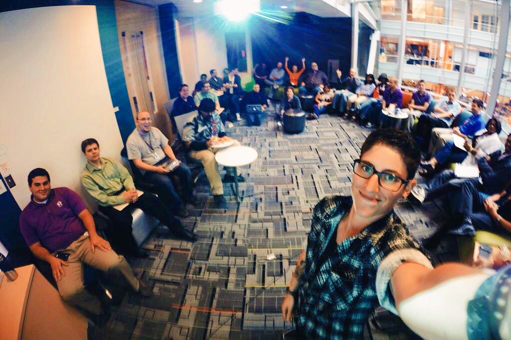 SimplyCreative's tweet image. UCLA IT Students! Upcoming software engineers and graphics designers! #SundayTech