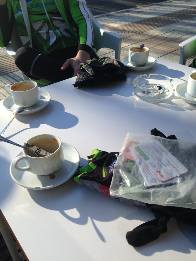GarikoitzBarrio's tweet photo. Salida de bici aprovechando el buen tiempo y cafecito para descansar. https://t.co/6D7o3qMR9t