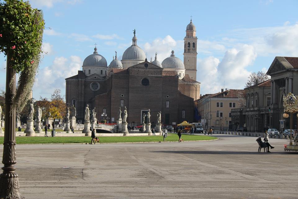 viaggiareapois's tweet photo. Visitare #Padova in poco tempo?  
https://t.co/21X1WZY0US
@DiscoverPadova  @PadovaSocial @Visit_Padova https://t.co/qI23ZN0k2W