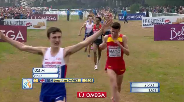 atletismoRFEA's tweet photo. #Hyeres2015. @Charlieatle medalla de plata en promesa tras una magnífica carrera. https://t.co/Qp0W1c0jkn