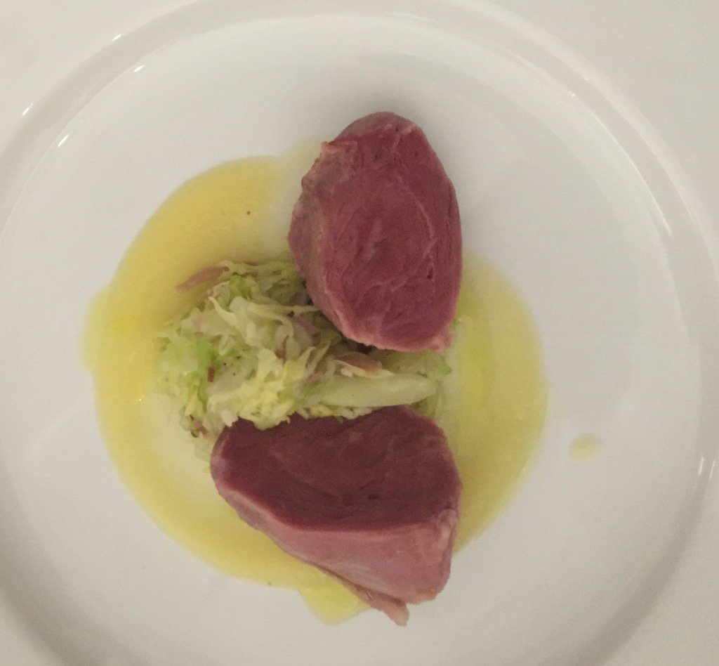 WineNewsIt's tweet photo. Per secondo: guancetta di #maialino salmistrata #cappuccio #speck #puré #melegolden, @valdifassa #gourmet di #Ghetta https://t.co/N6RxIPoh2U