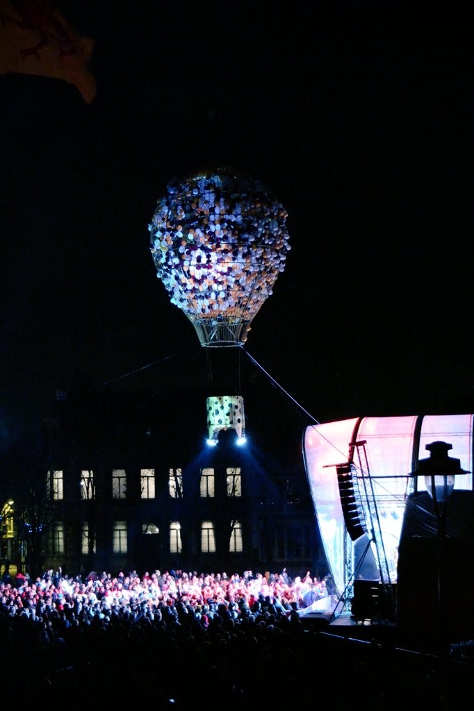 C'était de la folie l'#HappyEnd de #Mons2015 avec ses 6 bals à travers la ville. Vive Mons !