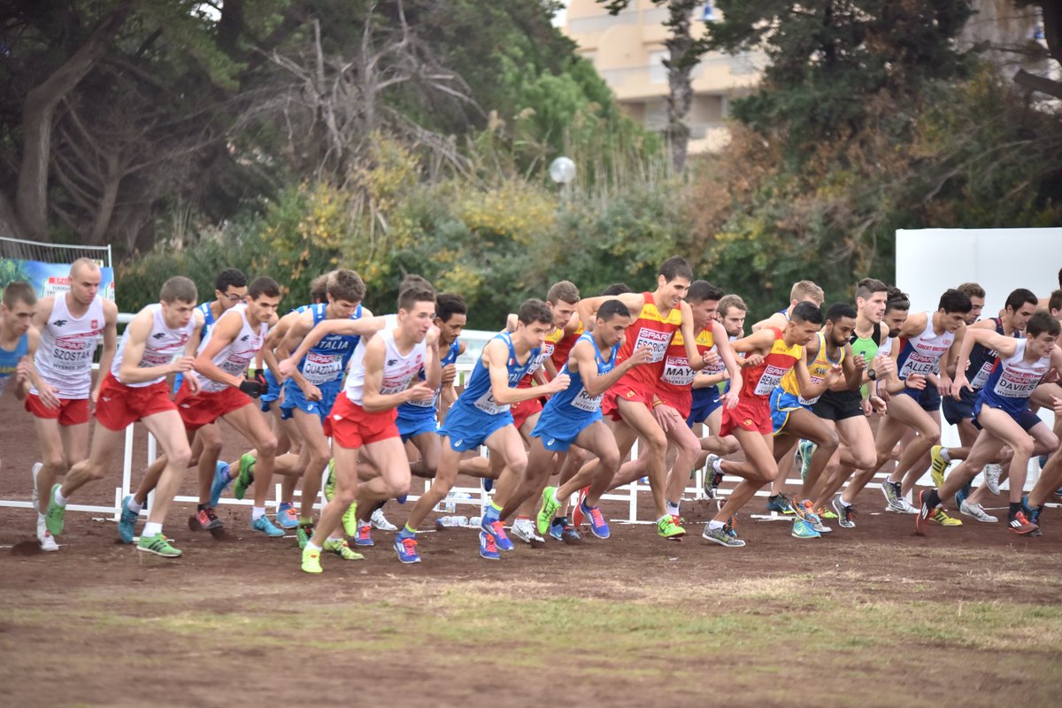 sportmedia_es's tweet photo. Gran trabajo en grupo del equipo del sub23 masculino. Recompensados con el oro! #EuroCross #Hyeres2015 https://t.co/DWiBUiWhoM