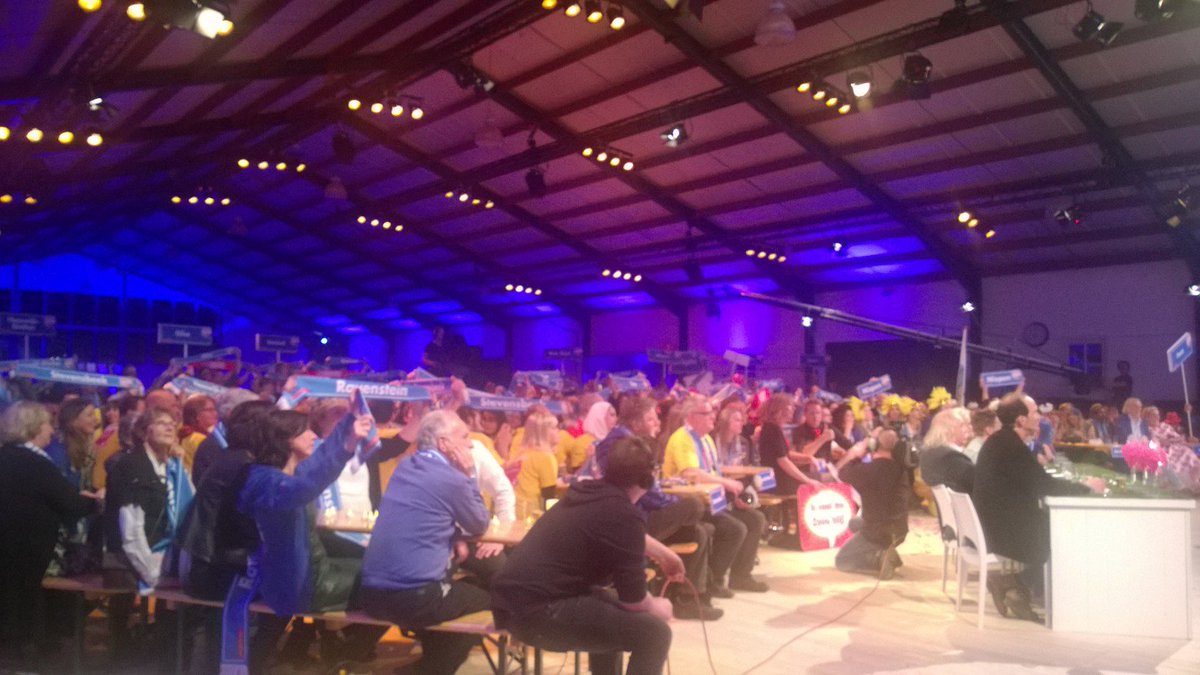 dorpenderby's tweet photo. En bedankt de jury:@HenriSwinkels, @TetReuver, @GeurtsR, @loutdonders  en #PaulSpapens #fantastischefinale https://t.co/zPw0qZQ3Gp
