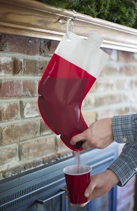 MonVigneron's tweet photo. Pour faire patienter les plus grands avant l'ouverture des cadeaux de #Noël :) #WineLovers #Vin https://t.co/DHFC9L9UPA