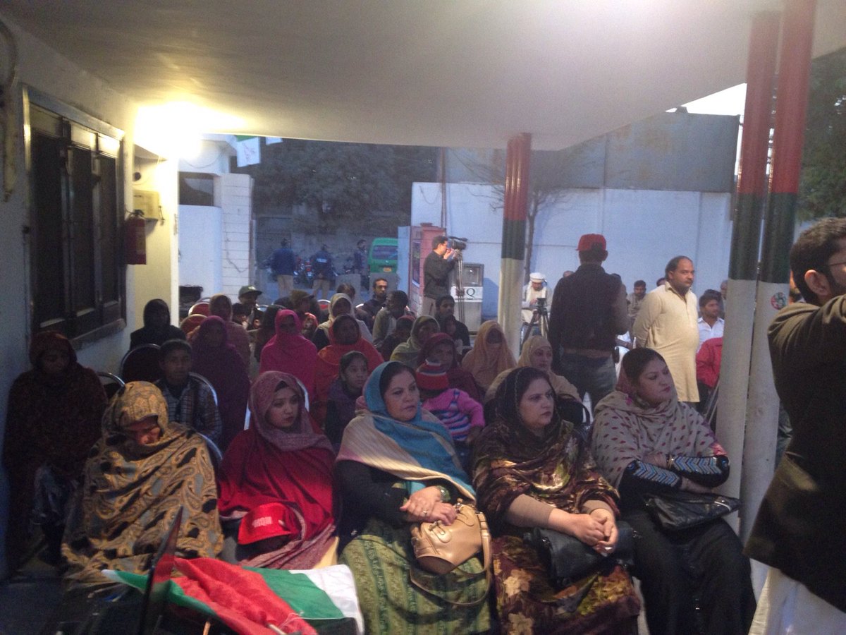 ShahmirKhanzada's tweet photo. Victory Celebrations by #MQM #Punjab #Lahore #Pakistan. #ColoursOfVictoryMQM @MIANATEEQ @nadeem_nusrat https://t.co/qE0Lxmo6NX