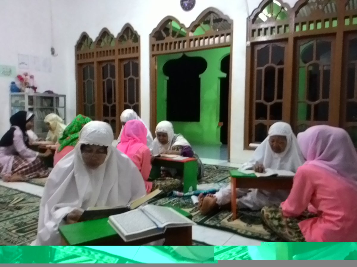 hasun009's tweet photo. Tiada kata terlambat untuk belajar
Taklim ibu-ibu ICD Sokosari
#SharingHappiness
@Rel_Inspirasi
@RZ_Solo
@rumahzakat https://t.co/RtOtyLpM4d