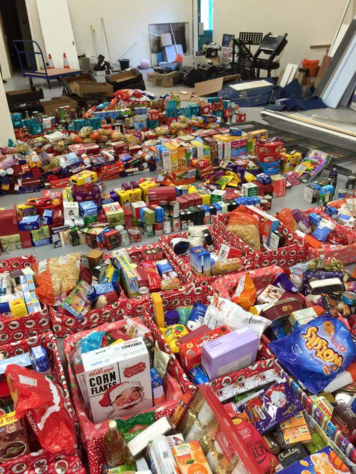 pneumachurchuk's tweet photo. Hampers to bless families in need in #Ashford. God's love in action! #AV #church #Christmas https://t.co/BvHtQvMtbH