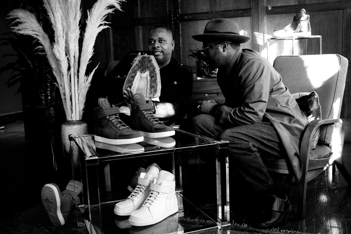 mccviii's tweet photo. Showing @iamwill the original wood block we're using as inspiration for our #LibertyPrint collaboration next year! https://t.co/BDZmhp6Ter