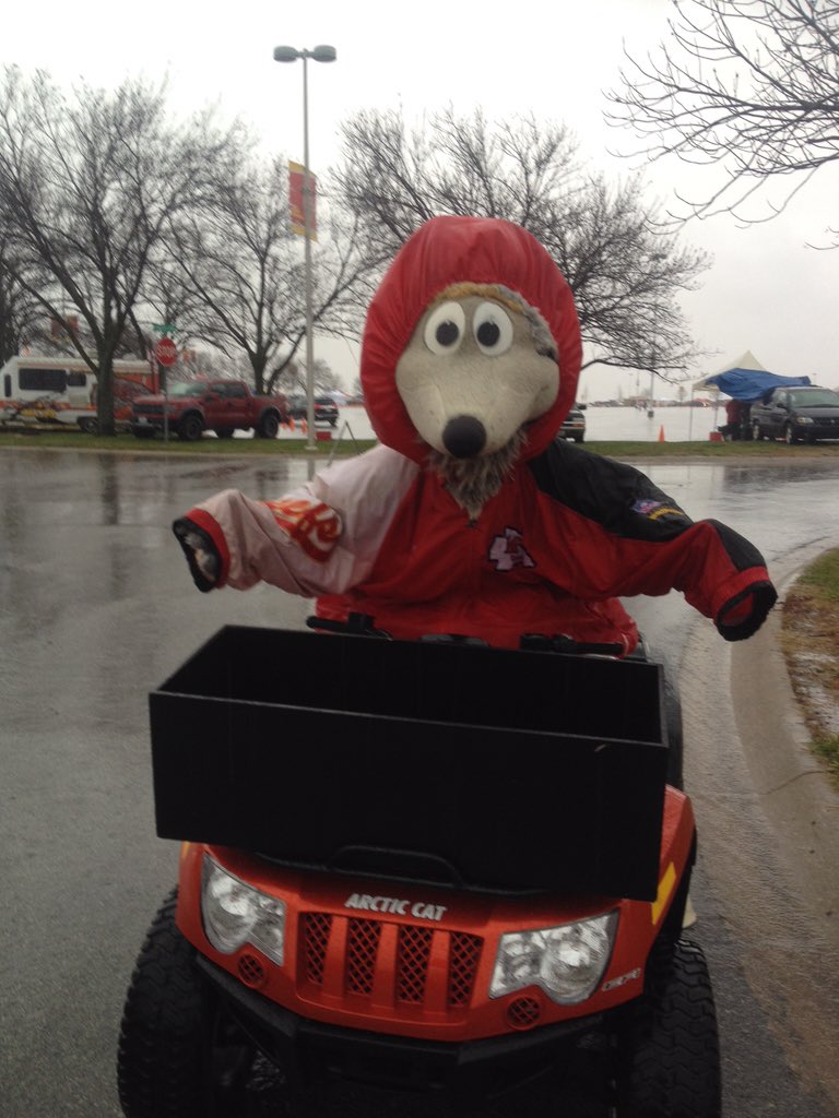 kcwolf's tweet photo. DΓ©jΓ vu #SDvsKC #ChiefsKingdom #WetWolf https://t.co/HWf7d76pqP