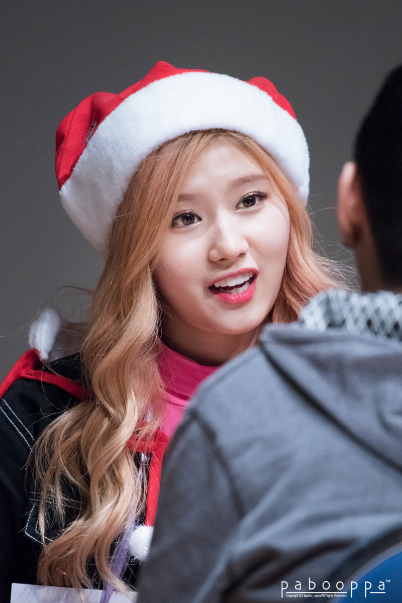 pabo_oppa's tweet photo. 151213 TWICE 트와이스 사인회 사나
#twice #트와이스 #sana #사나 https://t.co/lQmD0Vas6w