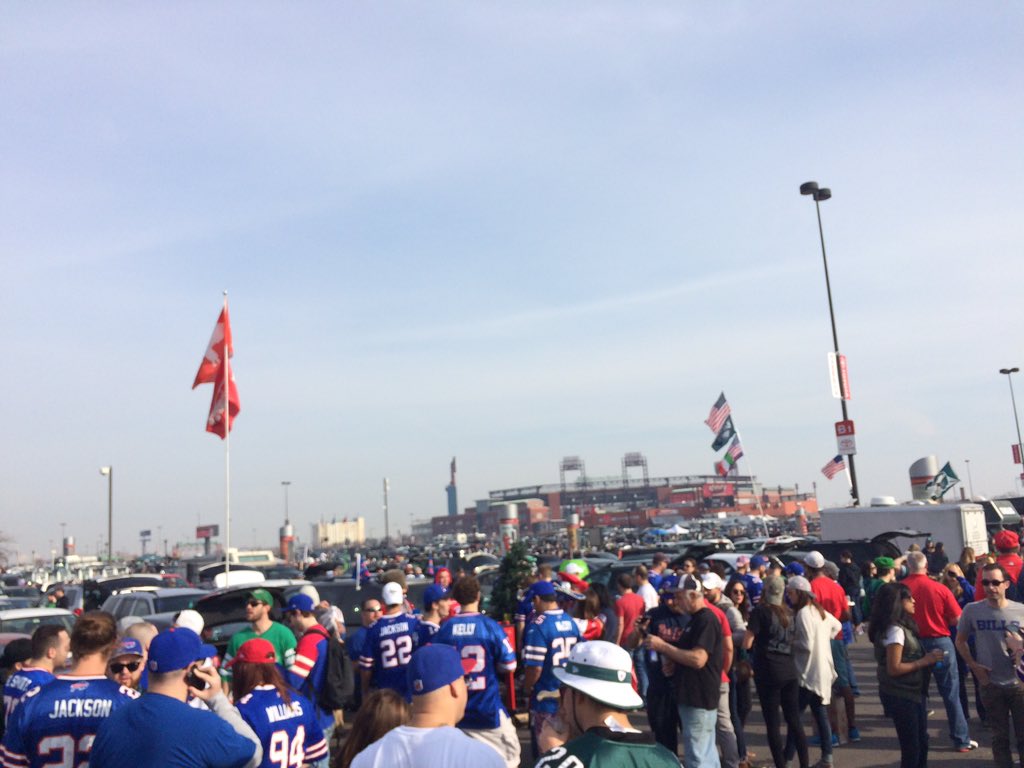 BuffaloBills's tweet photo. Nobody circles the wagons like Bills fans. We're feeling the love in Philly! #BUFvsPHI https://t.co/nlcSRm2y0Q