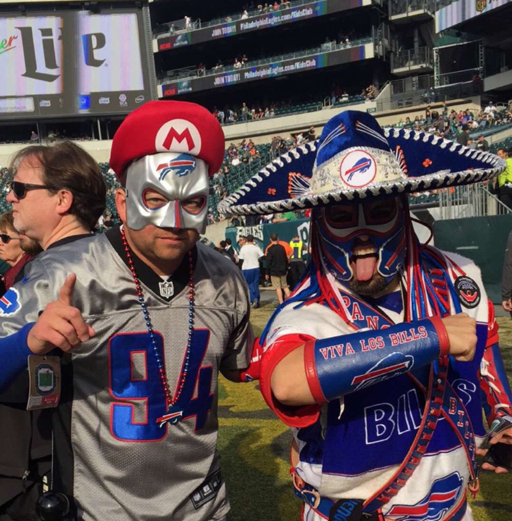 BuffaloBills's tweet photo. Nobody circles the wagons like Bills fans. We're feeling the love in Philly! #BUFvsPHI https://t.co/nlcSRm2y0Q