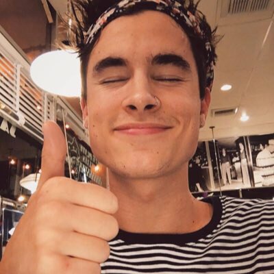 bombaflayout's tweet image. Kian Lawley layout 

Requested by @SmileForMeRicky