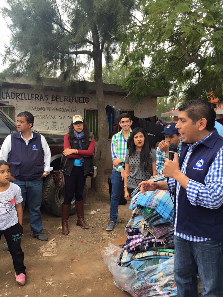 SheffieldGto's tweet photo. Gracias a todos los chavos de @AJuvenilLeon por su apoyo en la entrega de cobijas. #GuanajuatoAbrigado https://t.co/zi4FnBNRRJ