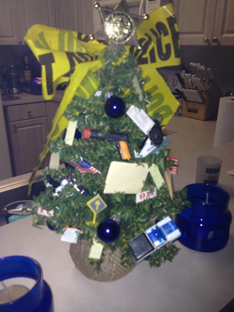 Masko5's tweet image. This is about as good as it's going to get in my house this year… Since I don't have a tree!!
