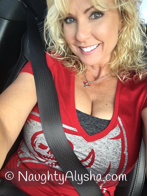 GOOOOOOO BUCS!!!!! https://t.co/bUQ1e7qv84