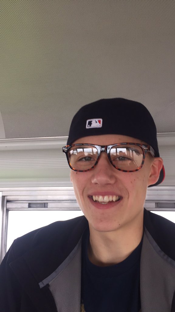 geminosis's tweet photo. Who did it better? RT for @Tyler_Schmaltz Fav for squints https://t.co/IxW2DaljNg