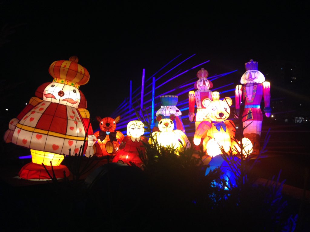 annelaure_O's tweet photo. Avant les mauvaises nouvelles des #regionales2015, un peu de baume au cœur, noël à #Metz. https://t.co/y4gYPhLXuX