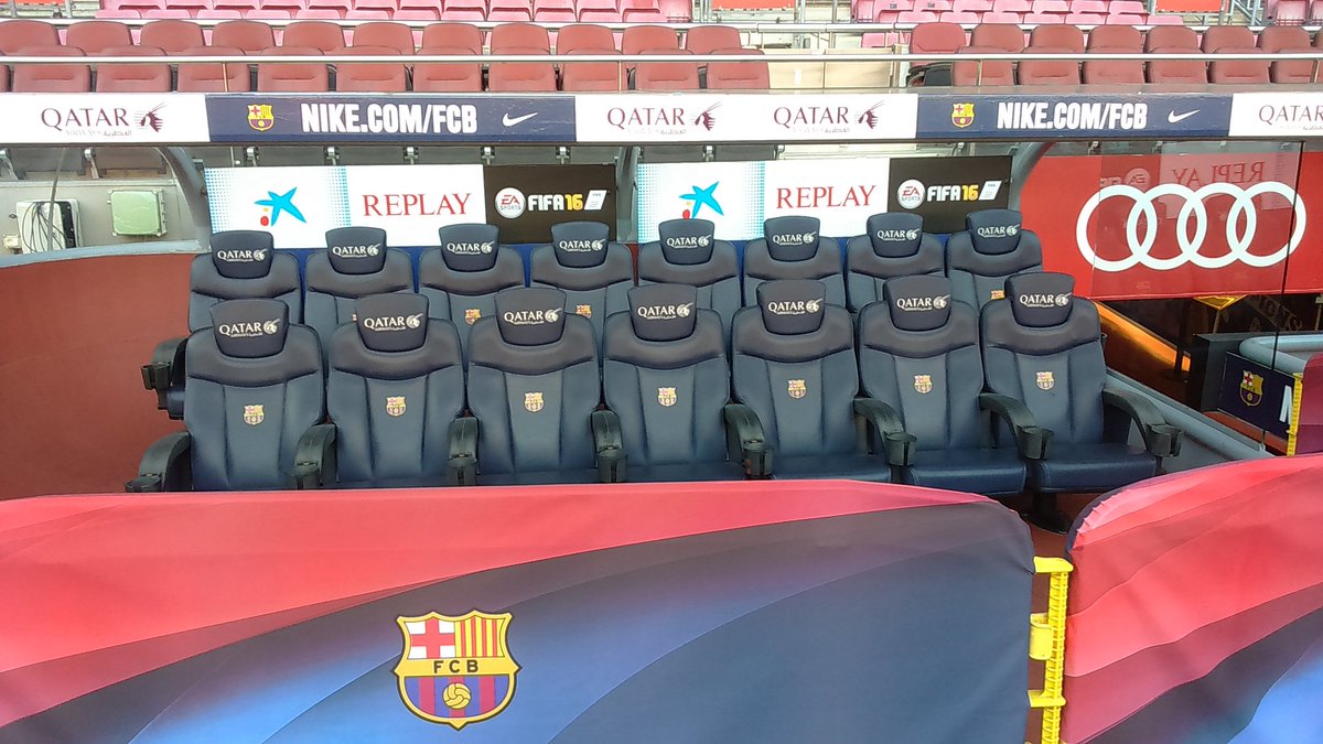sr_valors's tweet photo. Sala de prensa, bocana de vestuarios y banquillos
#TourFCB https://t.co/HwnwzyMwTu