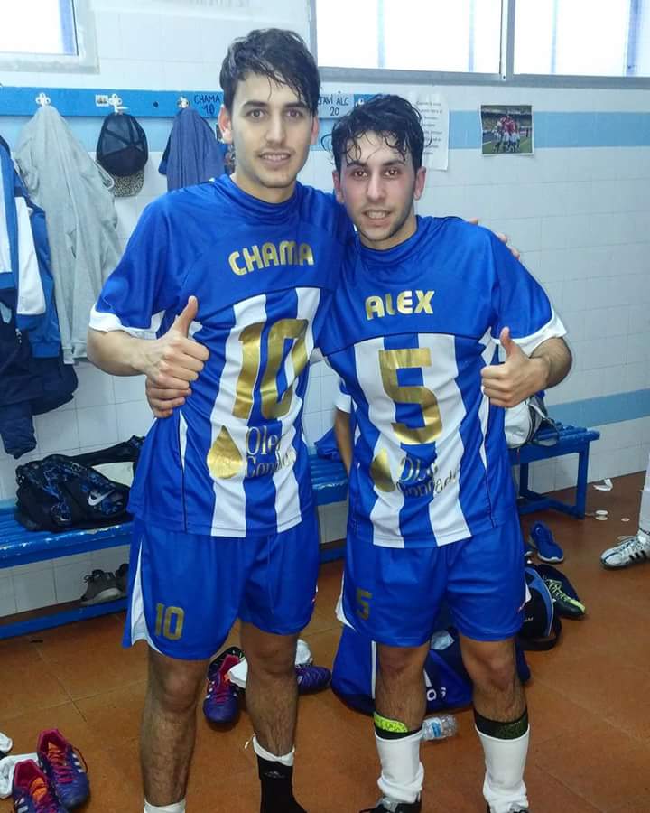 barcahoyyt's tweet photo. Los goles de @xibatou y @SergioChama ponen en lo más alto de la tabla al @Bollullos_CF https://t.co/aHBw2WIknE