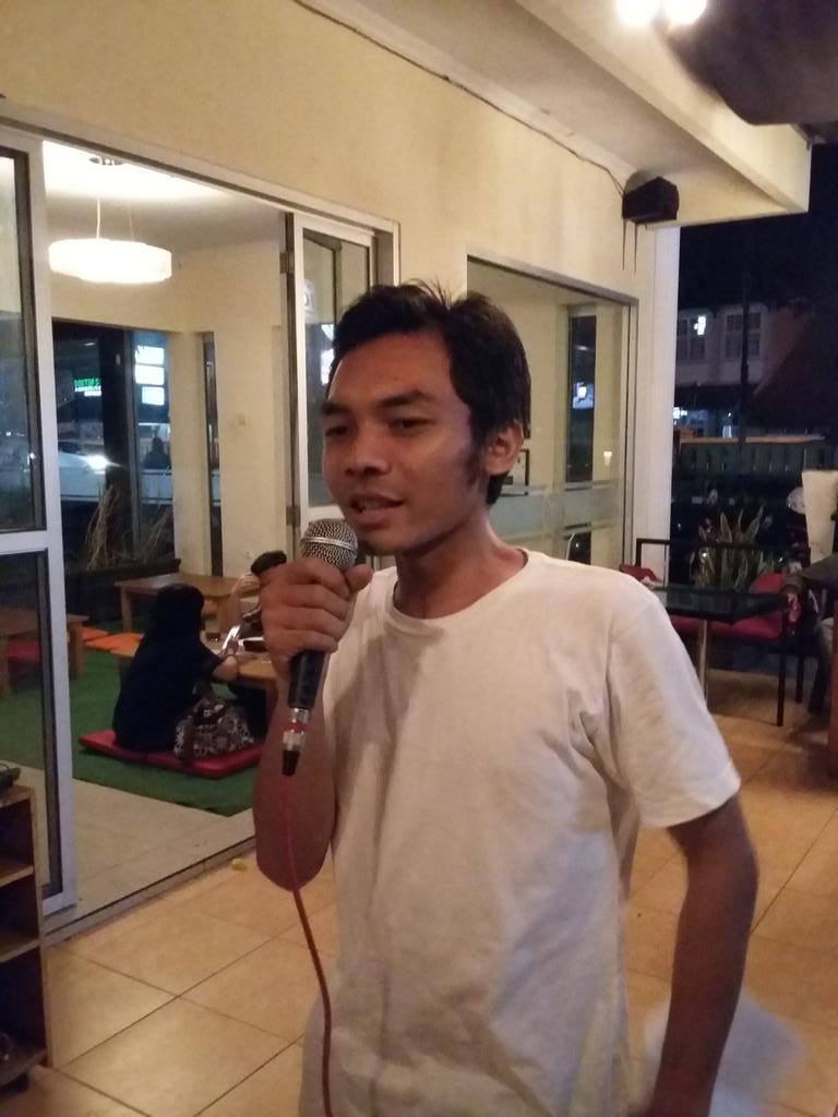 Lineup 6 ada <a href="/robbiefashda/">Robbie Fashda</a> yang bosen ngomongin syariah tapi bawain syariah bingung #tasiktertawa