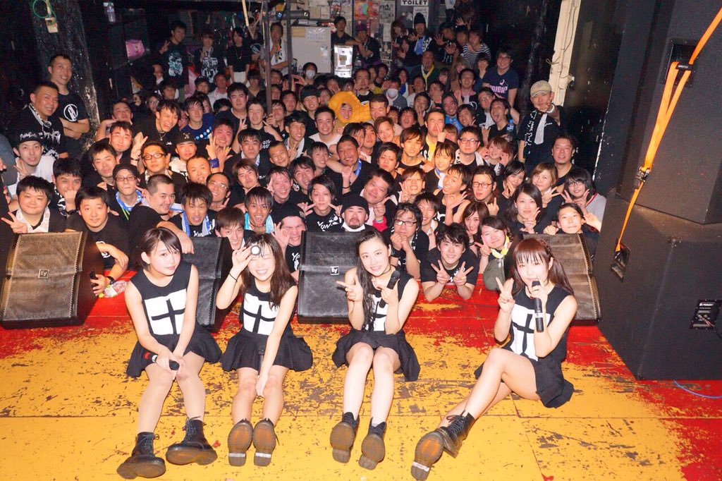 CWHC9J6UEAAgdR5?format=jpg&name=medium