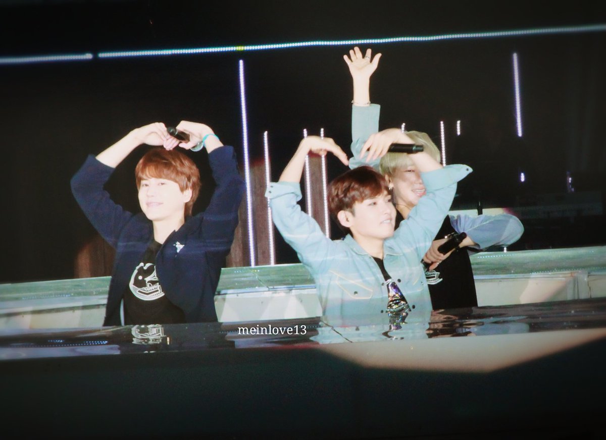 meinlove13's tweet photo. KyuWook saranghae #KRYinBKK #KRYinBKKDay2 พี่เย่ขอโทษนะ https://t.co/ogV8LrOKhp