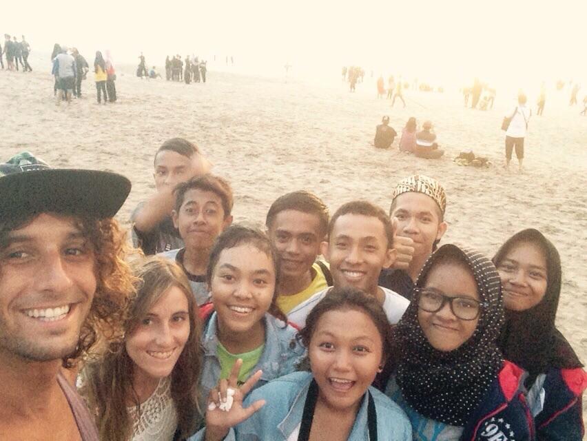 leticiaquesadap's tweet photo. #practicando ingles! :) en #kuta #beach #sunset @Isaac_Kitesurf https://t.co/7wHxkZPxM6