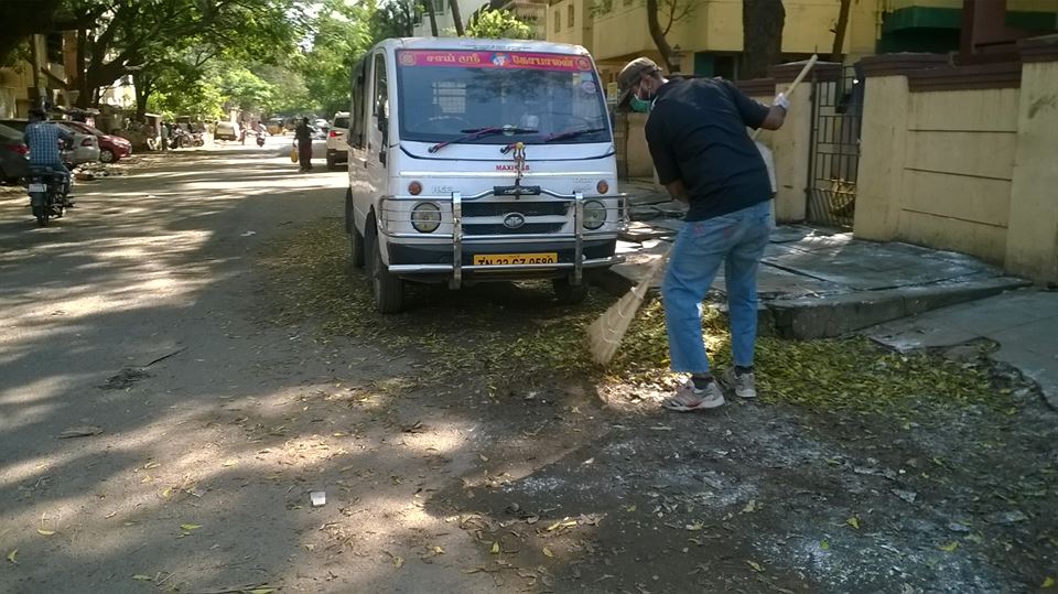 AnupamkPandey's tweet photo. Thanks to Ashok Nagar residents who extended their hearty support by offering whatever they could #CleanChennai https://t.co/3qRfjncczl