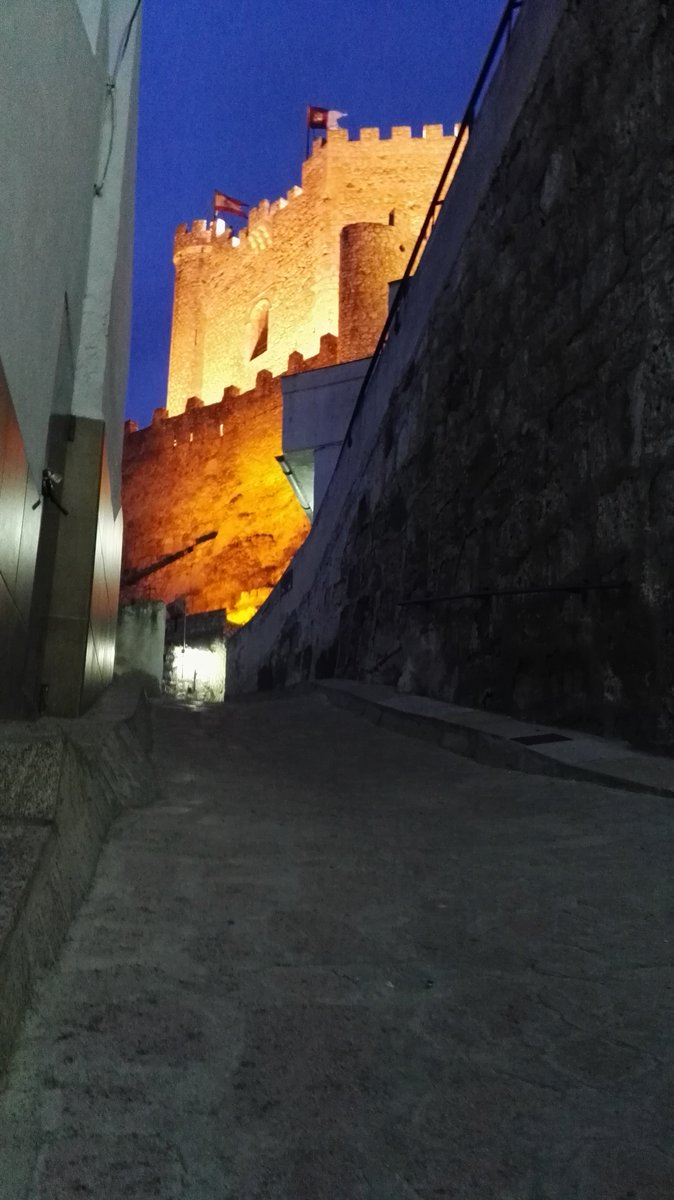 alcala_jucar's tweet photo. Que bonito nuestro Castillo! @alcala_jucar @AlcalaJucar 
#alcaladeljucar https://t.co/8pD8iJv01t