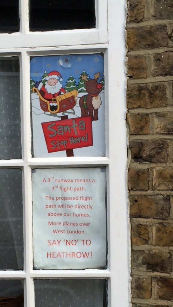 TheLordNelson's tweet photo. Mixed messages from this house on Enfield road. #moreflights #lessflights #heathrow #brentford #tw8 #ealing https://t.co/YIZoGRY2Or
