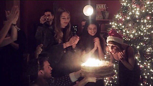 thecoolmood's tweet photo. feliz aniversário minha princesa, te amo muito #HappyBirthdayTaylor https://t.co/sxz40FpW9f